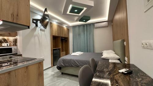 Luxury Semi Basement Apartment with Terrace — 4-Star Luxury Hotel in Athens, Greece