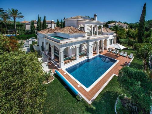 Exquisite Quinta Da Lago Villa Villa Majestic Heights 4 Bedrooms — 4-Star Luxury Hotel in Almancil, Portugal