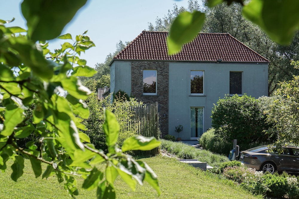 B&B Scheldekant — 4-Star Luxury Hotel in Oudenaarde, Belgium