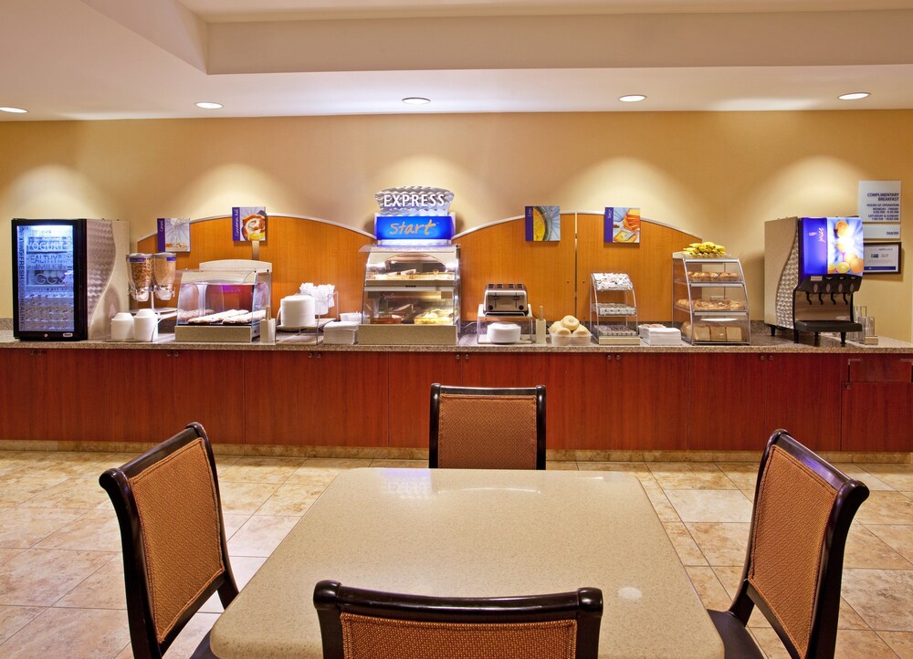 Holiday Inn Express Hotel & Suites Niagara Falls by IHG - photo 20