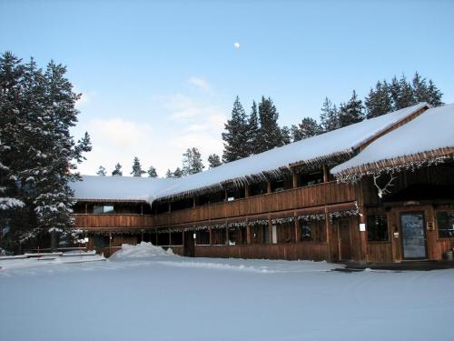Willamette Pass Inn & Chalets - photo 3