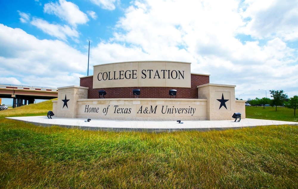 Holiday Inn Express & Suites College Station by IHG - photo 78