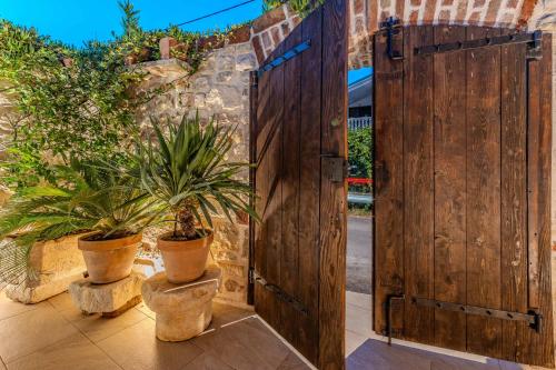 Roman style stone Villa Lux Solis — 4-Star Luxury Hotel in Nin, Croatia