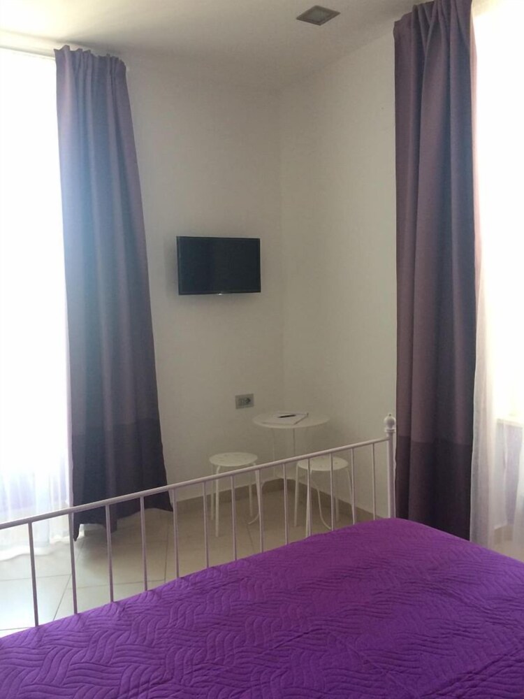 Neapolis Guest House — 4-Star Luxury Hotel in Naples, Italy