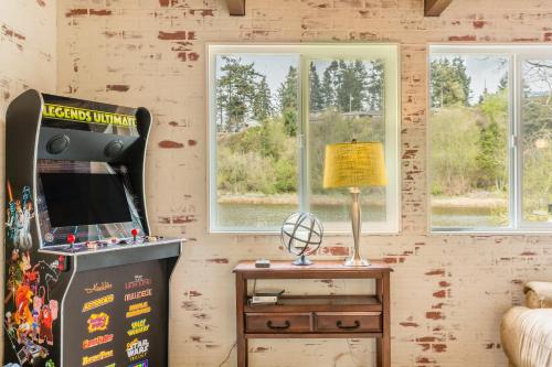 Totally Beachin Getaway by AvantStay Waterfront - photo 24