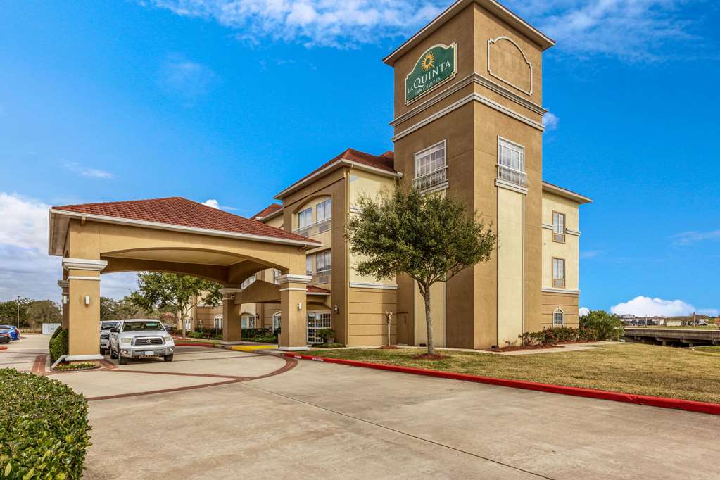La Quinta Inn & Suites by Wyndham Angleton - photo 5