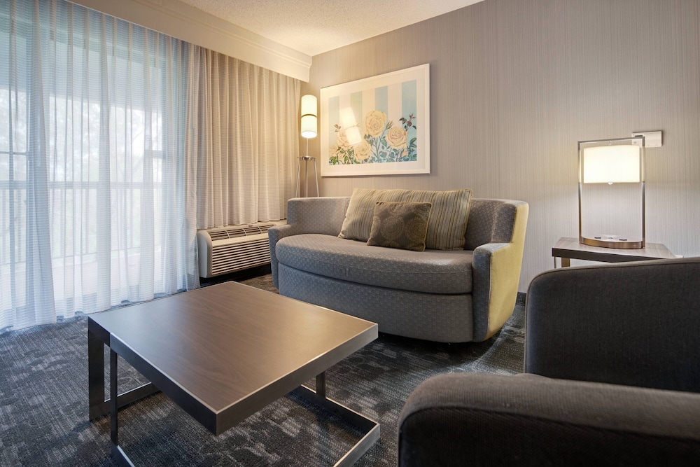 Courtyard by Marriott Grand Rapids Airport - photo 14