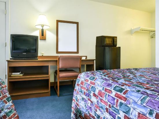 Motel 6 Topeka West - photo 15