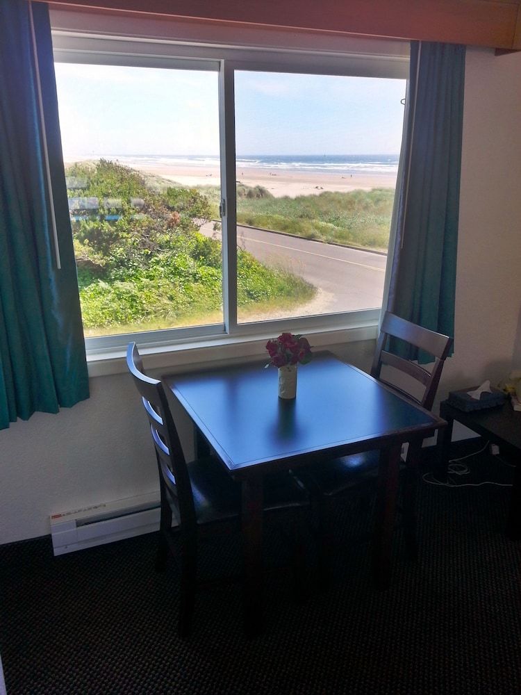 Sunset Surf Motel - photo 5