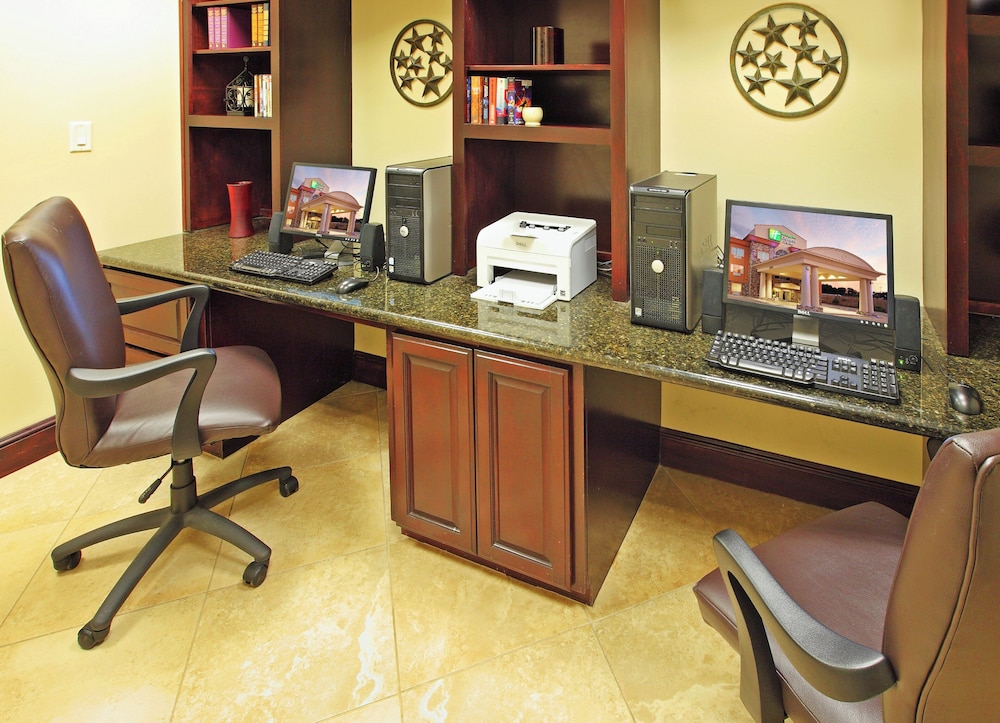 Holiday Inn Express & Suites Marshall by IHG - photo 27