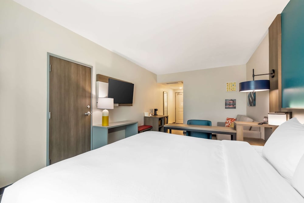 Comfort Suites Fort Myers East I 75 - photo 16