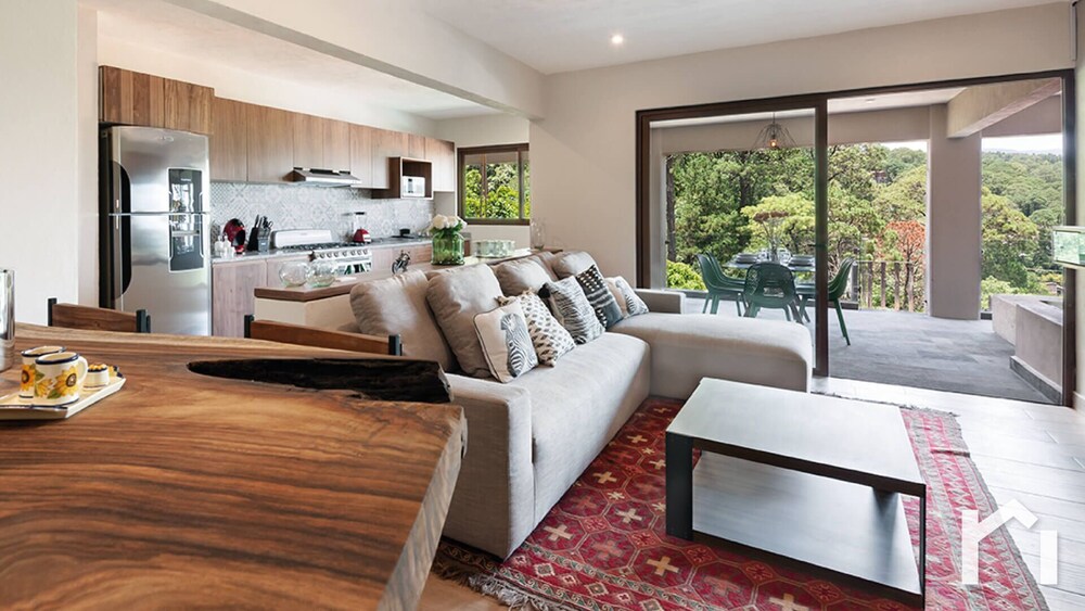 Hermosa Villa Vista al Lago — 4-Star Luxury Hotel in Valle De Bravo, Mexico