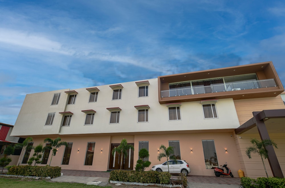 Hotel Radhe Krishna Resort - last minute hotel in Ujjain