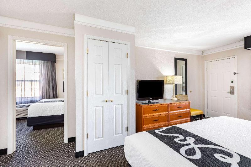 Travelodge by Wyndham El Paso Airport - photo 10