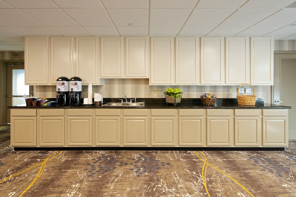 Holiday Inn Express & Suites Paso Robles by IHG - photo 37