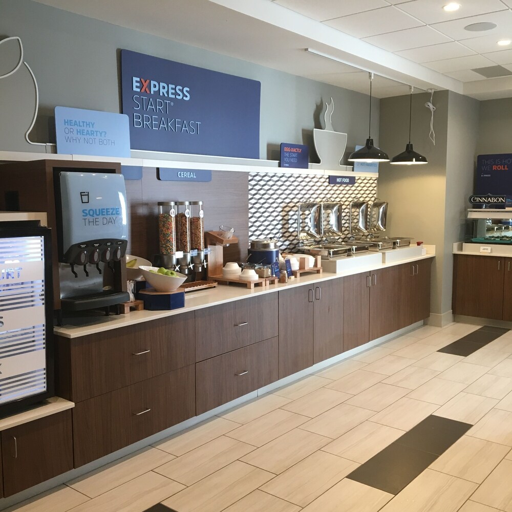 Holiday Inn Express and Suites Nebraska City by IHG - photo 13