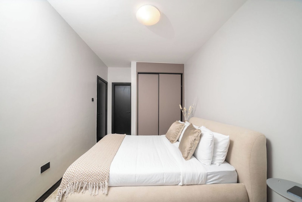 Loocid Apartments at Astoria