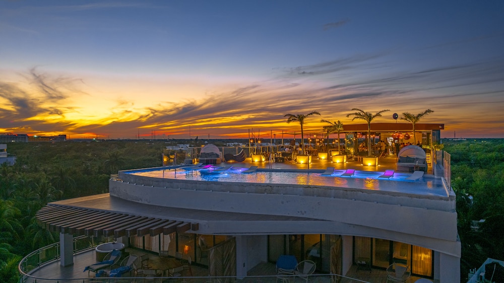 Rooftop pool