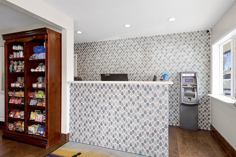 Ocean Beach Hotel - photo 3