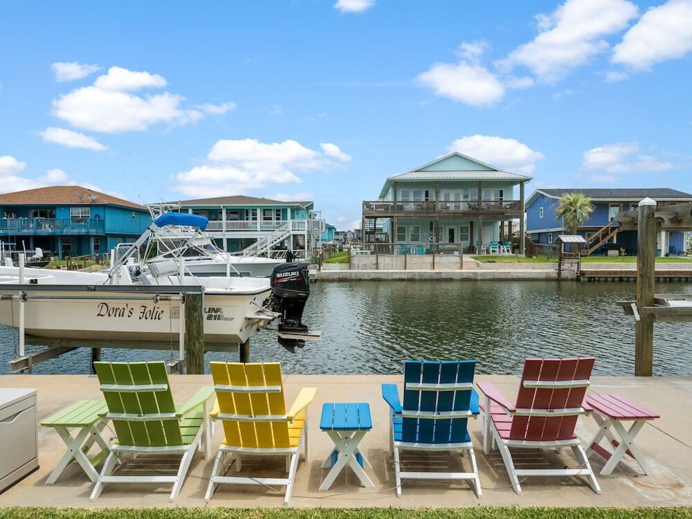 Off the Charts - carbon neutral hotel in Aransas Pass