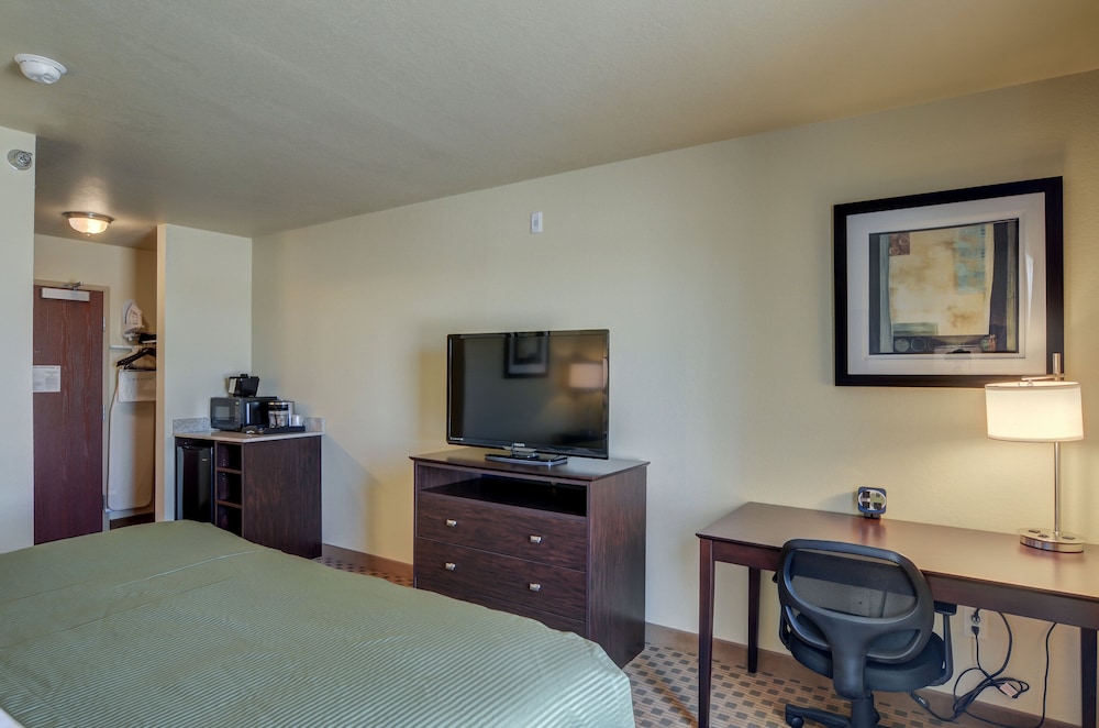 Cobblestone Inn & Suites Kersey - photo 17