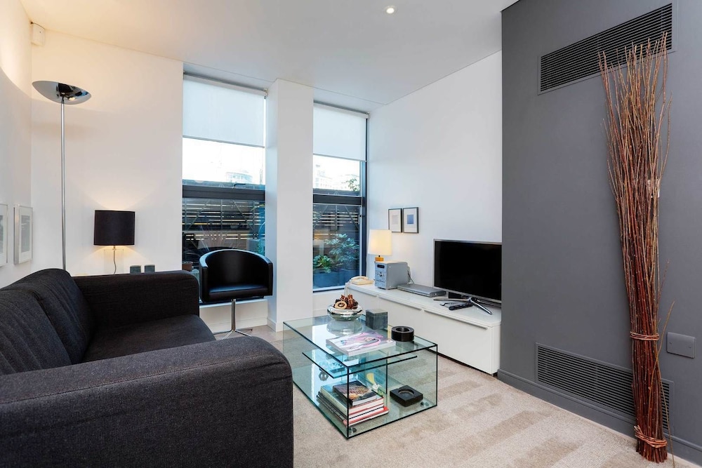 Veeve Zen by the water — 4-Star Luxury Hotel in London, United Kingdom