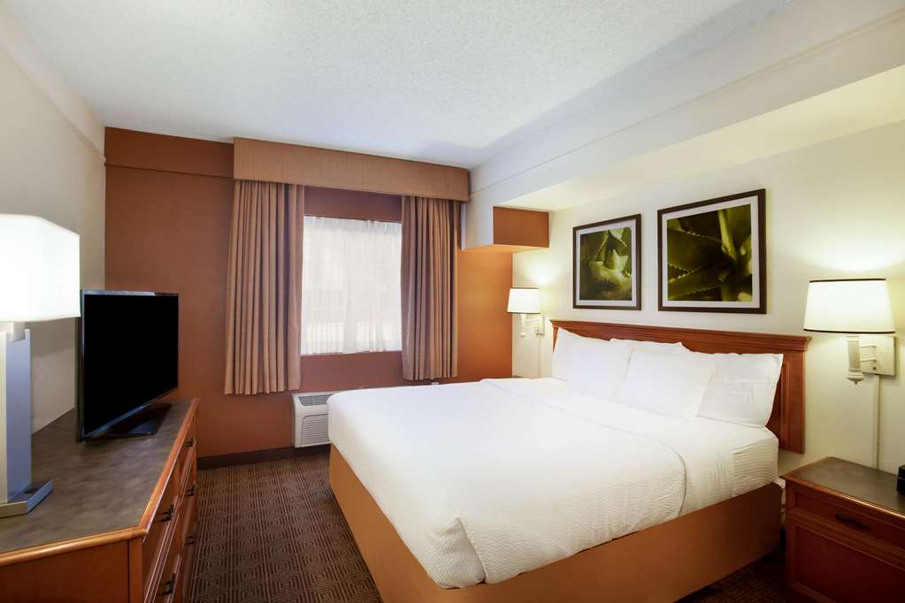 La Quinta Inn by Wyndham Austin Capitol Downtown - photo 30