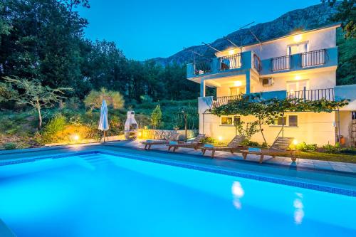 Holiday Home Gata 7 — 4-Star Luxury Hotel in Omis, Croatia