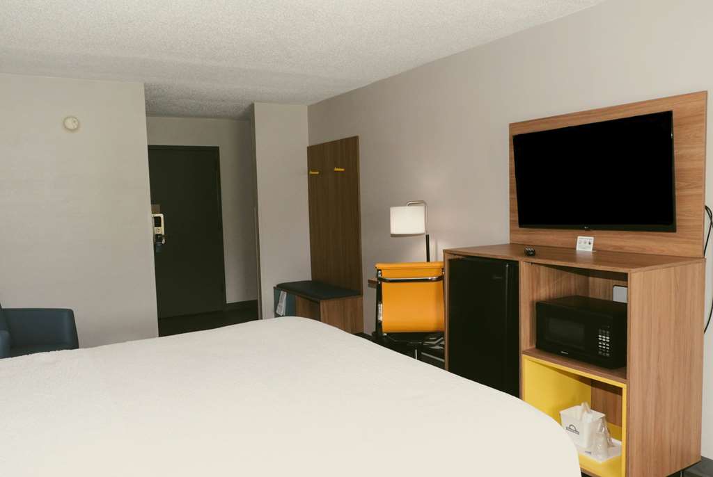 Days Inn by Wyndham Farmville - photo 21