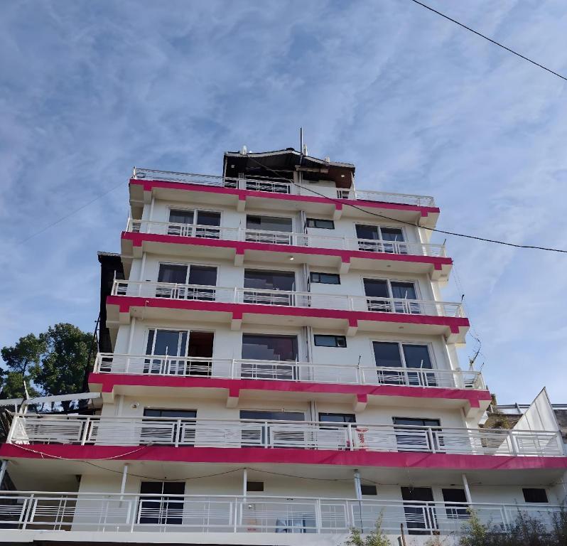 Dagshai Delights Solan By Homeyhuts in Kasauli, India