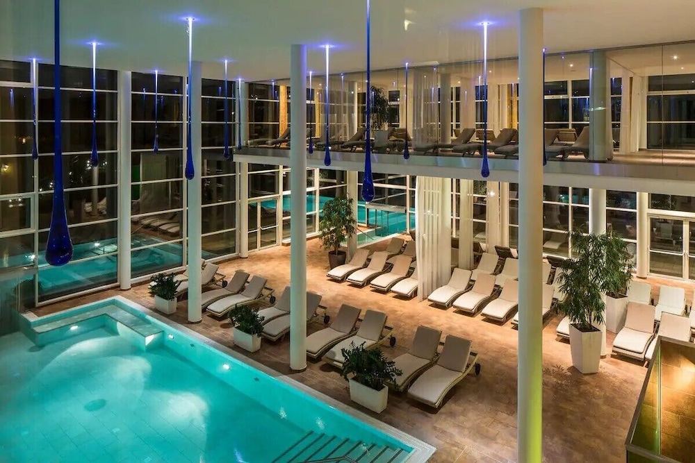 Whirlpool Suite Amadeus Weitblick Golf & Wellness Direkter Bademantelgang Adults Only — 4-Star Luxury Hotel in Bad Waltersdorf, Austria
