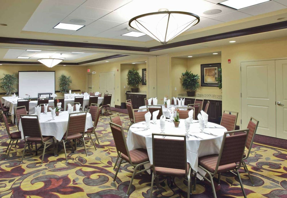 Hilton Garden Inn Clovis - photo 22