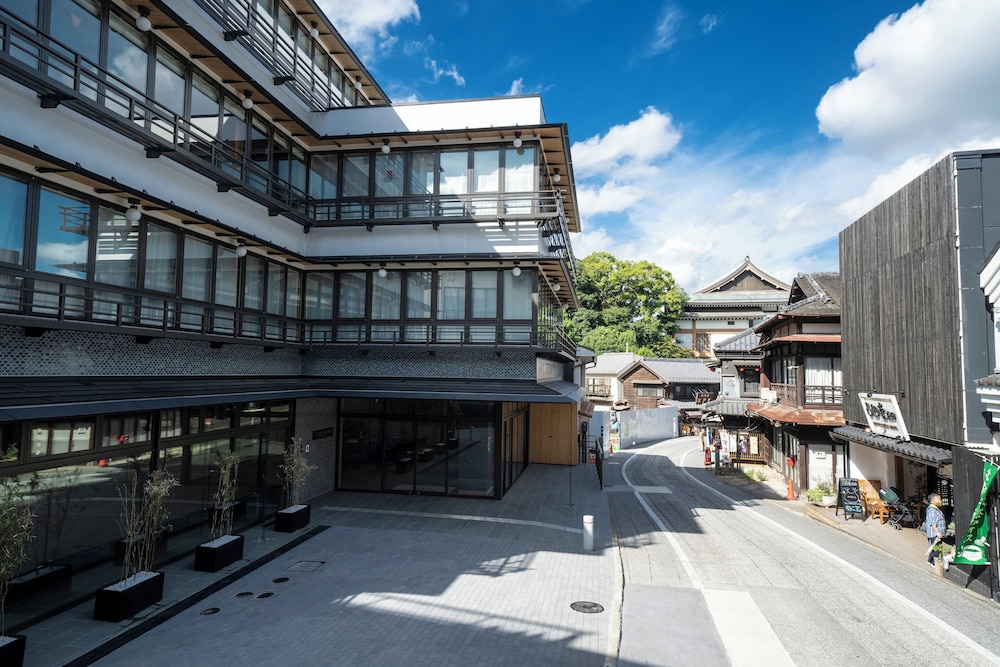WAQOO Naritasanmonzen - carbon neutral hotel in Narita
