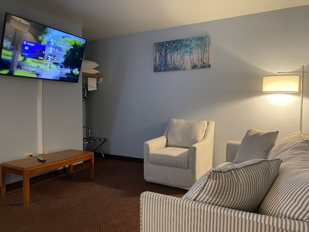 Garnett Hotel & RV Park - photo 11