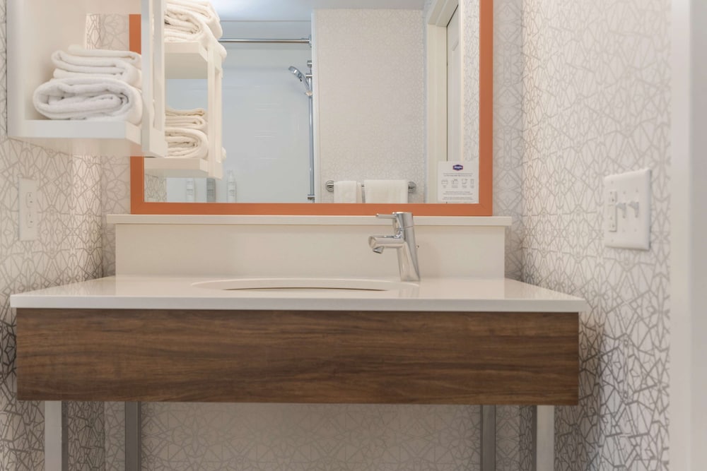 Hampton Inn & Suites St. Louis Chesterfield - photo 39