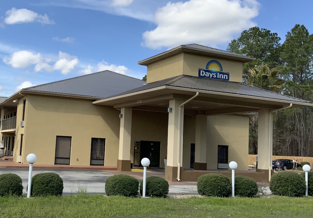 Days Inn by Wyndham Lake City I 10 - featured photo