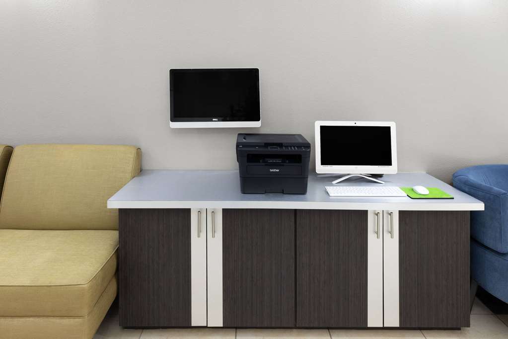 La Quinta Inn & Suites by Wyndham Deer Park - photo 39