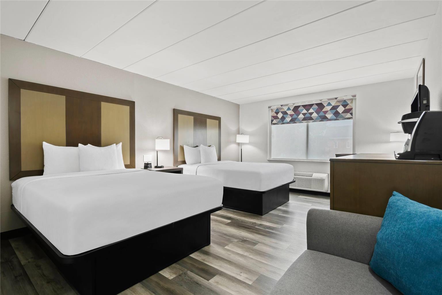 La Quinta Inn & Suites by Wyndham Sturbridge - photo 27