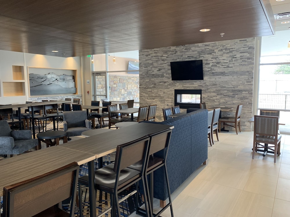 Holiday Inn Express & Suites Denver Aurora Medical Campus - photo 154