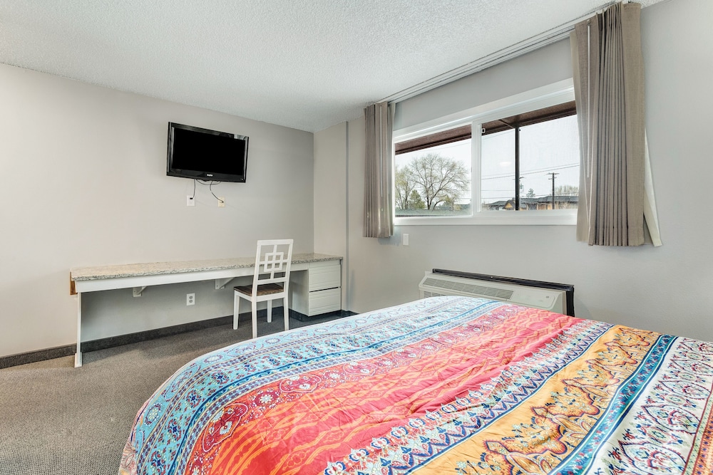 Bend Riverside Inn & Suites - photo 57