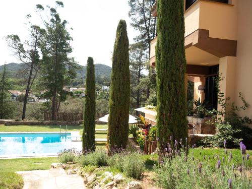 Les Alzines Chalet con gran piscina cerca de Barcelona — 4-Star Luxury Hotel in Orrius, Spain