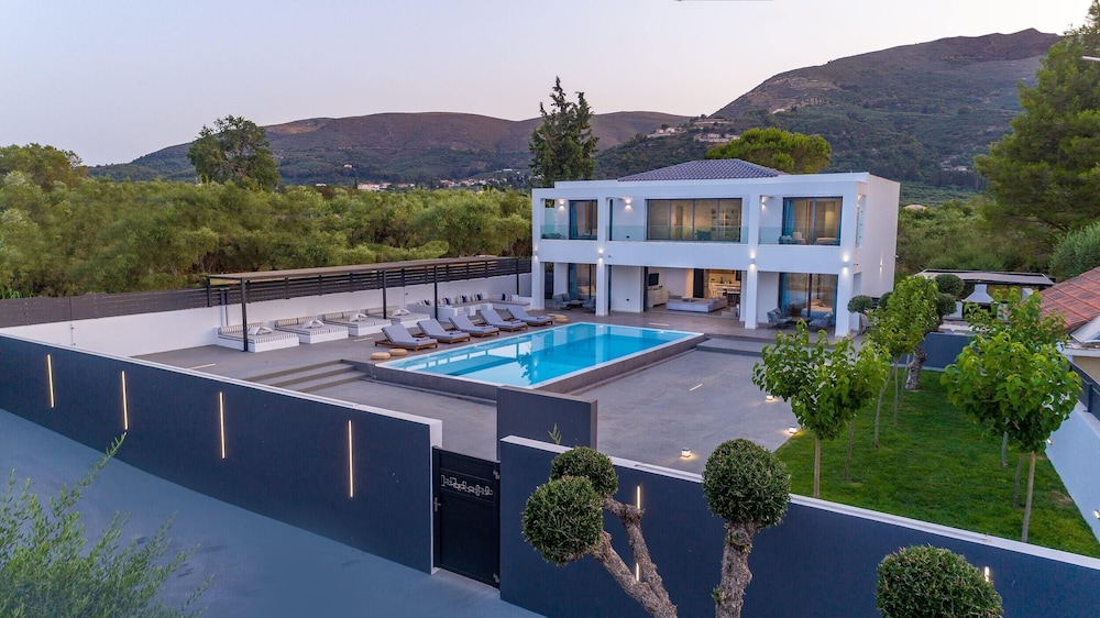 Divine Villa Zakynthos — 4-Star Luxury Hotel in Zakynthos, Greece