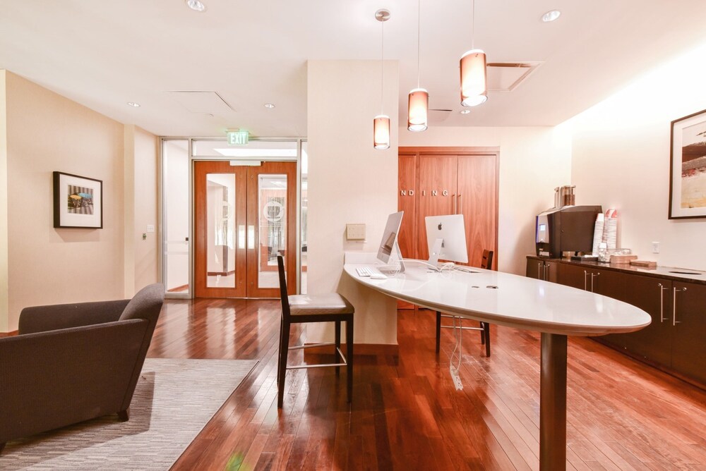 Global Luxury Suites at China Town - photo 34