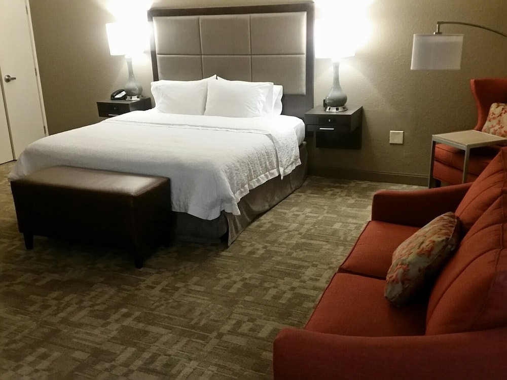 Hampton Inn Garden City Long Island - photo 8