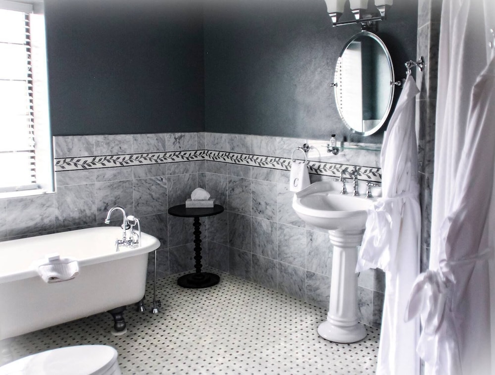 The Calvert Hotel - photo 14