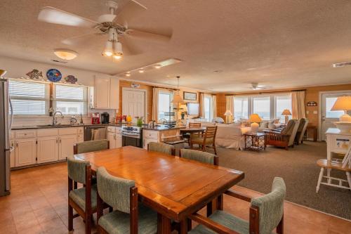 Beach Barracks by Oak Island Accommodations - photo 29