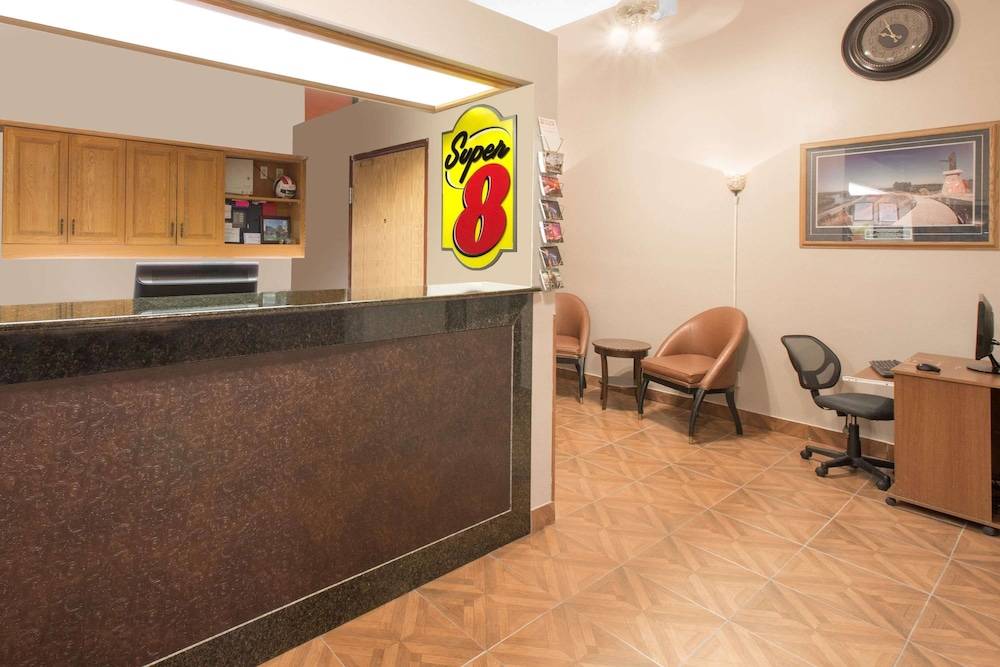 Super 8 by Wyndham Sioux City Morningside Area - photo 2