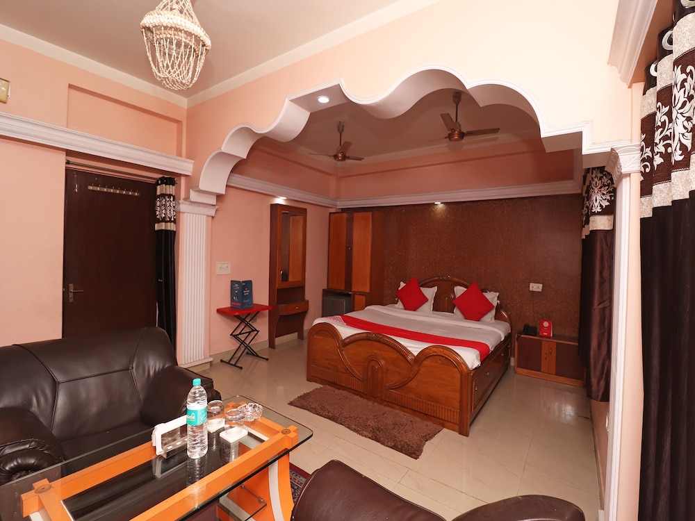 Oyo 33455 Hotel Shivam — Baharampur