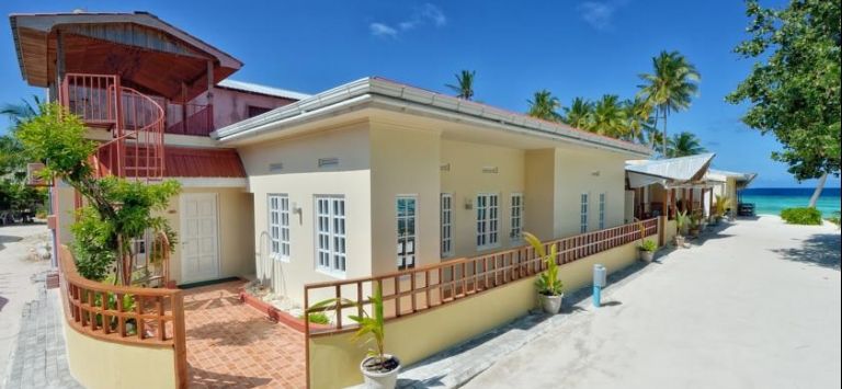 White Shell Beach Inn - last minute hotel in Maafushi