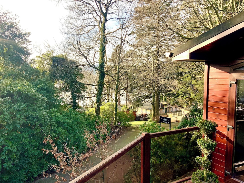 Tree House Partial Lake Views — 4-Star Luxury Hotel in Windermere, United Kingdom